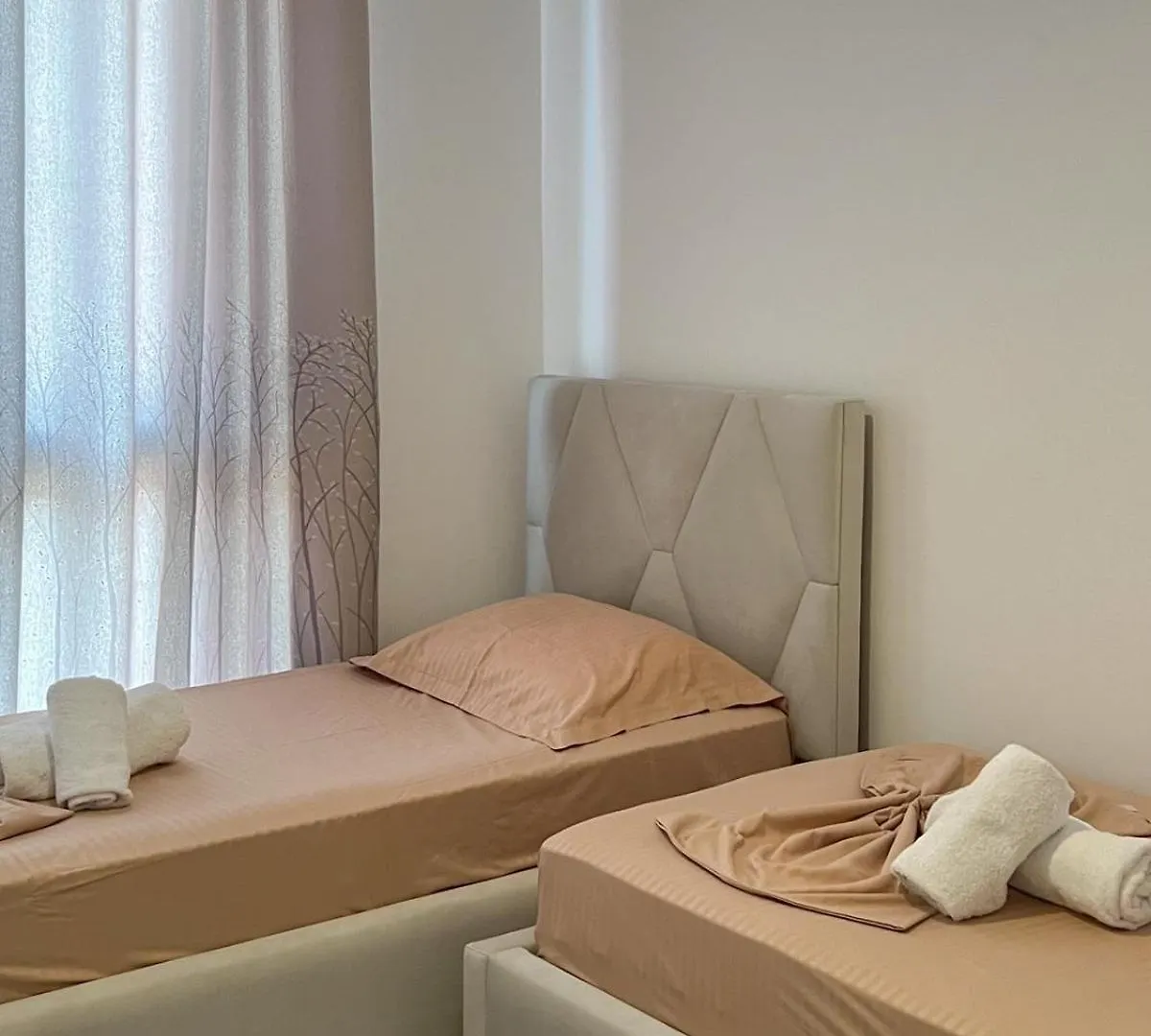 Arlis New Apartment Tirana 0*,  Albania
